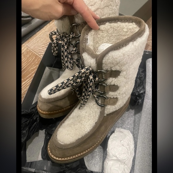 Aquatalia Wynter Suede Water Resistant Shearling Snow Boots EUC size 7. Snow Ski - Picture 6 of 6